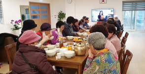 경로당서 식사제공 확대 필요성 입증...혼자 식사하면 노쇠 빨라진다연구 발표…