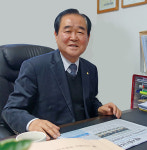 이상묵 대한노인회 서울 노원구지회장 키오스크 등 IT 교육을 강화…노인 일상생활 불편 덜어주려