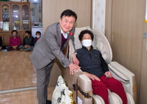 대한노인회 전남 여수시지회, YC-TEC 박수관 회장 20개소 경로당에 안마의자 후원