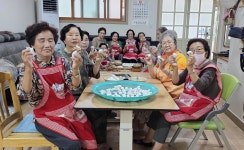 대한노인회 충북 청주시 상당서원구지회, 추석맞아 4000명 어르신들이 송편만들기
