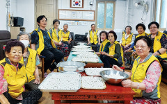 대한노인회 경북 김천시지회 소속 대신금류1차봉사단 새알수제비 한 그릇으로 나누는 정