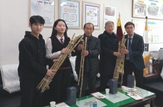 대한노인회 충북 충주시지회, 앙성중학교서 정성으로 만든 효도지팡이 기증