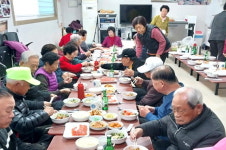 대한노인회 강원 정선군지회, 녹송경로당 어르신들 식사 대접받아