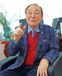 황한규 대한노인회 서울 마포구지회장 옛날 사랑방 같이 부드럽고 온화한 분위기의 경로당 만들 터