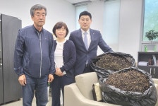 대한노인회 강원 삼척시지회 영농사업단서 생산한 햇고사리 노인복지관이 전량 수매
