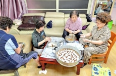 대한노인회 충북 청주시 흥덕청원구지회, 330개 경로당서 한가위맞이 송편만들기 프로그램
