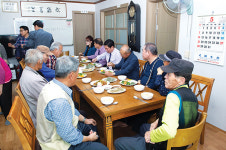 노인복지법 개정안 통과, 경로당 부식비도 국비 지원 2026년부터 시행