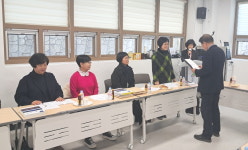 대한노인회 충북 제천시지회, 경로당 여가문화강사 간담회에서 위촉장 수여