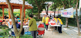 대한노인회 서울 서대문구지회 소속 포방터봉사단 어르신들, 육수 맛에 한 그릇 거뜬 비워