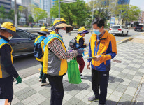 대한노인회 부산 동구지회 소속 다사랑봉사단 비록 작은 일이지만 큰 보람 느껴요