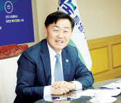 [백세시대 창간기획] 김관영 전북도지사 어르신들 건강 관리 잘 하셔서 올림픽도 보시길