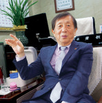 황민웅 대한노인회 경기 수원특례시 장안구지회장 경로당은 노인복지의 시발점… 올해 사업 목표는 활성화