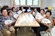 대한노인회 충북 괴산군지회, 단오맞이 부채 만들기 특별 프로그램 진행