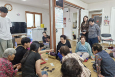 대한노인회 경기 고양시 일산서구지회, 학생봉사자 찾아와 경로당 어르신 미니운동회 실시