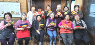 대한노인회 충북 제천시지회, 경로당서  한지 과반 만들기 특별프로그램 실시