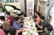 대한노인회 전남 여수시지회, 케이크 만들기 프로그램 진행