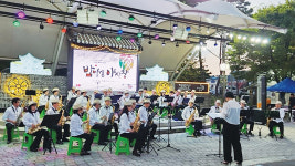 충남 공주시지회 소속 실버팝스앙상블봉사단 음악으로 새 삶을…암 투병 단원도 악기 불어