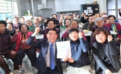 대한노인회 경기 안산시 상록구지회 시곡경로당, 한성건영서 쌀 800kg과 운영비 100만원 기부받아