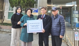 대한노인회 경기 안양시 동안구지회, 일일찻집 수익금으로 취약계층 어르신에게 물품 전달