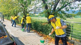 대한노인회 전남 순천시지회 소속 순천철우봉사단  철도 역사 거리 청소… 철도인 자부심 느껴