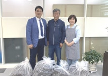 대한노인회 강원 삼척시지회 동산리경로당이 생산한 건고사리를 삼척노인복지관서 전량 수매