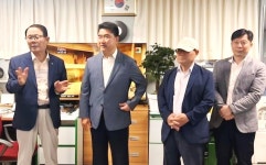 대한노인회 경기 의정부시지회, 믿음신협서 경로당 찾아 어르신 위한 과일·간식 전달