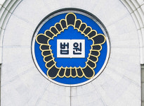 학원 여강사, 초등학생 제자에 반나체 사진 성관계 여교사는 중형!