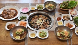 효리네민박 방영된 제주도 애월 흑돼지 맛집 백번가든, 향토음식 선사