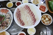제주도 맛집 월척수산, 싱싱한 자연산회와 다양한 해산물로 차별화된 제주 미식 선사해