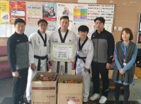용인대석사M&H태권도, 점핑클럽 이웃사랑 실천 사랑의 라면트리 행사 진행