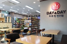 24시간 의무시간제 없앤 데이앤데이 소자본 편의점 창업길 열어