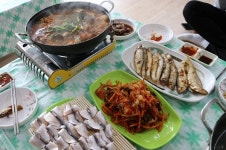 김포 대명항 맛집 목포군산횟집, 제철 벤댕이 회 선보여