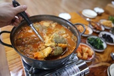 아산맛집 쌍둥이네매운탕, 메기매운탕 선보여