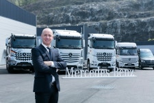 다임러트럭, 벤츠 트럭 스타 센터 오픈식