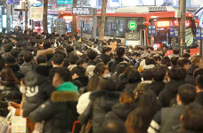 명동입구 정류소 밀집도 절반 이상 줄어