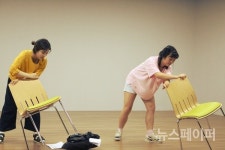 [연극페스티벌] 같은 시작, 같은 끝 속에서 나누는 대화 연극 신&정