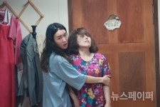 [포토] 결혼은 만남과 이별의 반복이지 않을까. 연극 "결혼전야" 김나연 배우