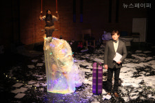 [연극人] 연극 "타나토스" 의 김태성 배우, 어른이 되어가며 잊었던 본심과 본성을 제시하다