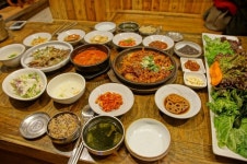 대궐쌈밥 13주년, 웰빙식단 광안리 맛집으로 인기