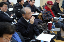 [포토] 황현산, 예술현장 대토론회 참여. 행사 함께하고 청중과 식사까지..