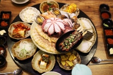 안양 맛집 대왕해물문어보쌈 회식 모임장소로 각광