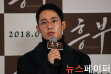 [영화人] "흥부 : 글로 세상을 바꾼 자" 정해인 배우, "왕을 연기하며 얻은 경험들"