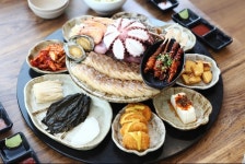 안양 맛집 대왕해물문어보쌈 제철 해산물과 보쌈을 한판으로 즐긴다