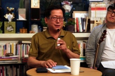 하재일 참여한 책방이듬 낭독회 성료, 시집 동네 한 바퀴의 작품에 대해 말해보는 시간