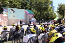 선선한 초가을 날씨, 서울 광장으로 책놀이 나가자!, 2018 서울 북 페스티벌 개막