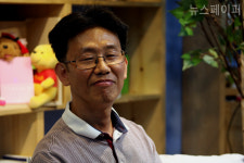 이념과 종교가 강요되는 세상은 지옥에 가깝다 서아책방에서 독자들 만난 김중식 시인, 시 세계 이야기해