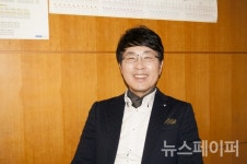 국내 중견화가 6명 모인 여섯 개의 빛나는 별 전시회 열린다.