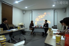 여행을 통해 시인들은 어떤 시를 쓰게 됐나? 김은지, 육호수 시인. 무중력지대 도봉에서 여행에서 주운 시 낭독회 열어