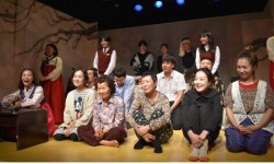 극단 웃어의 연극 사건발생 일구팔공, 상처 입은 가족과 용서의 이야기 담아