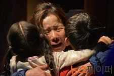 극단 '웃어'의 연극 "가족입니다", 실제 경험 녹여 낸 가족 이야기로 감동과 웃음 전해